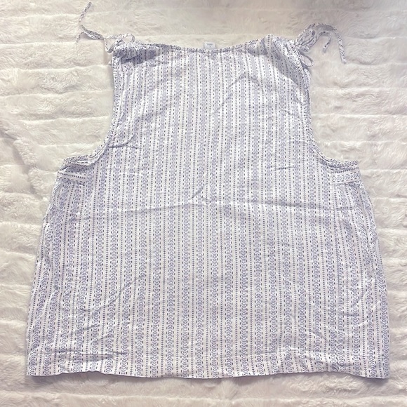 Old Navy sleeveless top size L - Picture 2 of 8